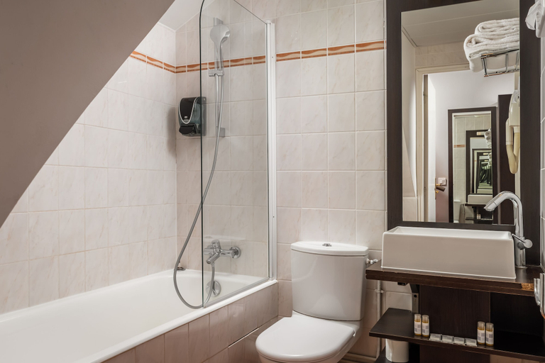 Bathroom 4, Hôtel Des Deux Avenues, Paris