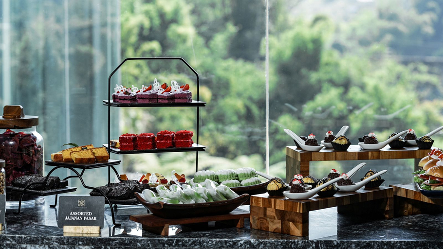 Food & Drinks 12