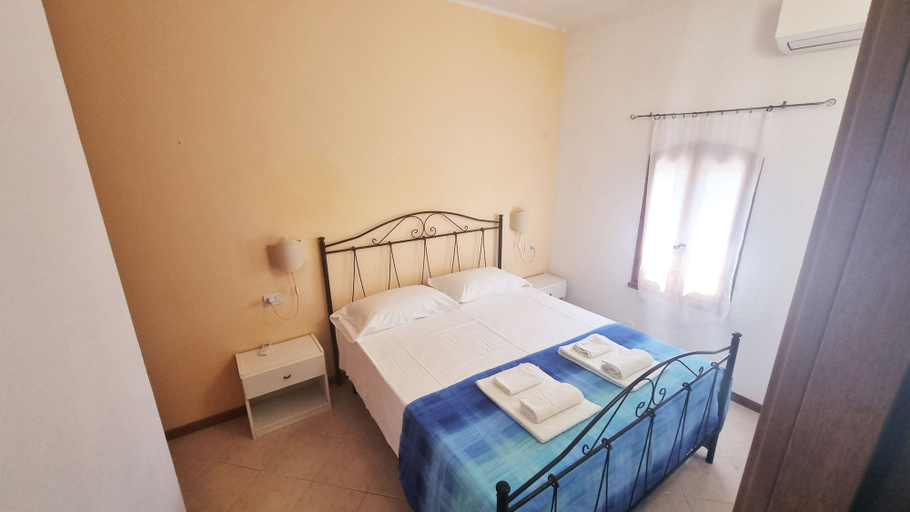Bedroom 3, La Baia Apartments, Oristano