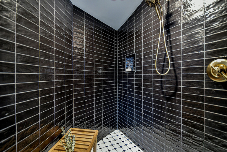 Bathroom 4, La Maison Mirch - Luxe Design Retreat, Buncombe