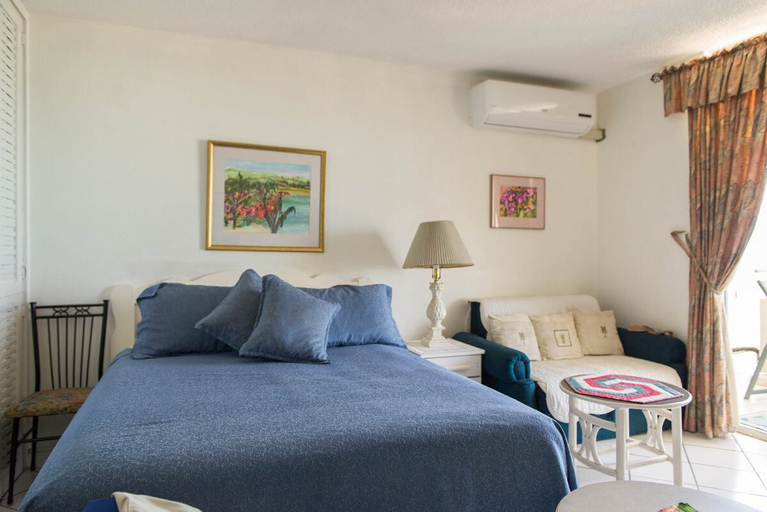 Bedroom 2, Ocean Suite Beach Front at Mobay Club