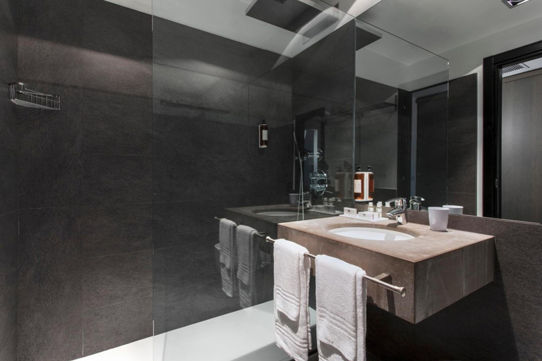 Bathroom 5, Hotel Punta San Martino, Genova