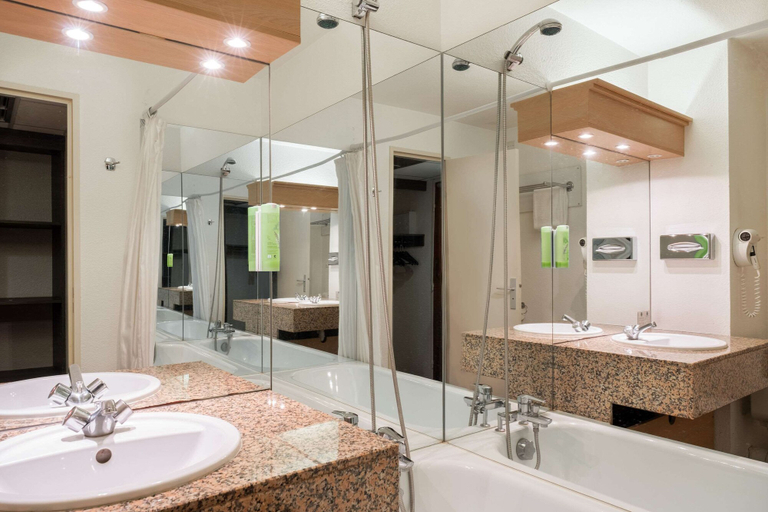 Bathroom 4, Comfort Hotel Toulouse Sud, Haute-Garonne
