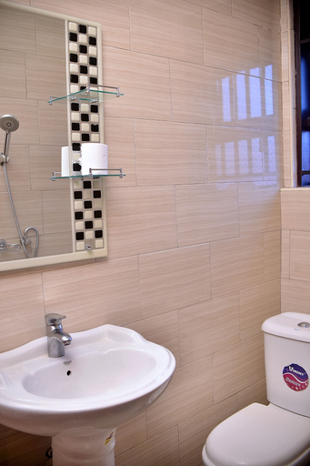 Bathroom 3, Stunning 2-bed Apartment in Namugongo Town Kampala, Jinja