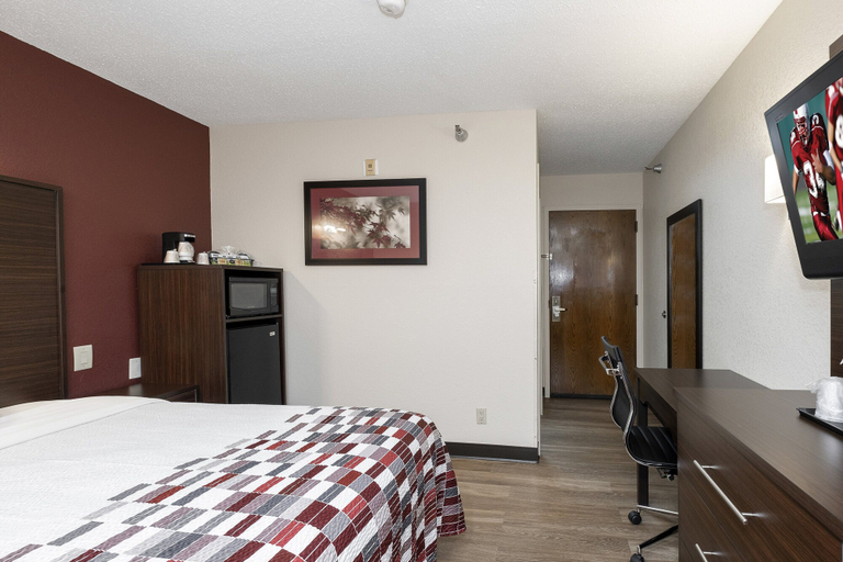 Bedroom 4, Red Roof Inn Springfield, MO, Greene