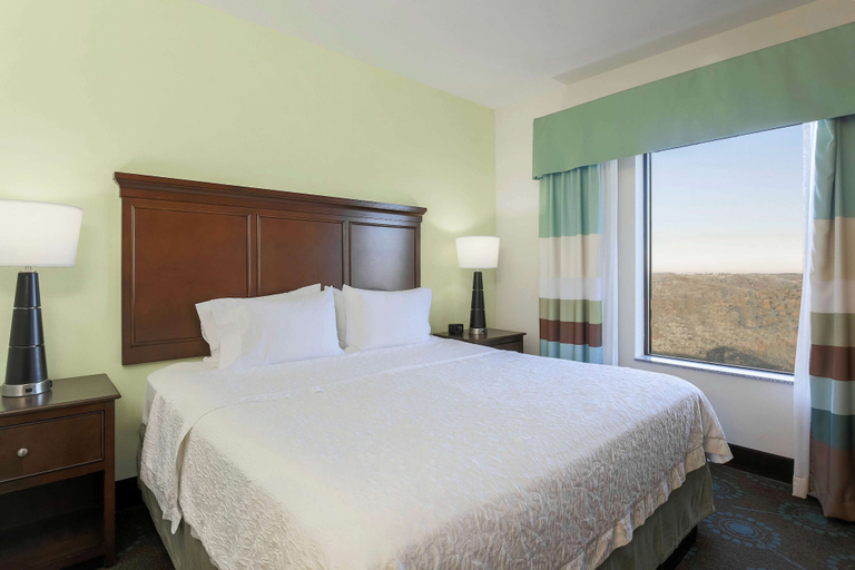 Bedroom 2, Hampton Inn & Suites Wheeling-The Highlands, Ohio