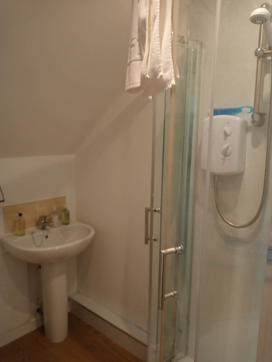 Bathroom 5, Seaside Escape in Lundin Links, Fife