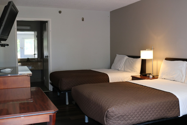 Bedroom 2, Rodeway Inn Brooklawn, Camden