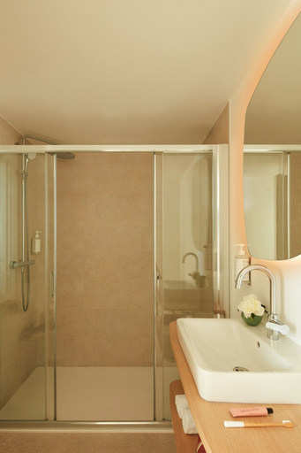 Bathroom 5, OKKO Hotels Paris Rosa Parks, Paris