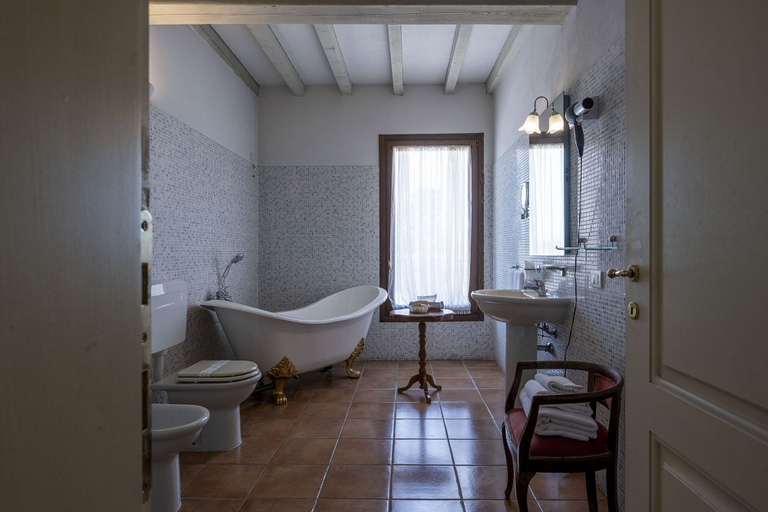 Bathroom 4, Hotel Airone, Cremona
