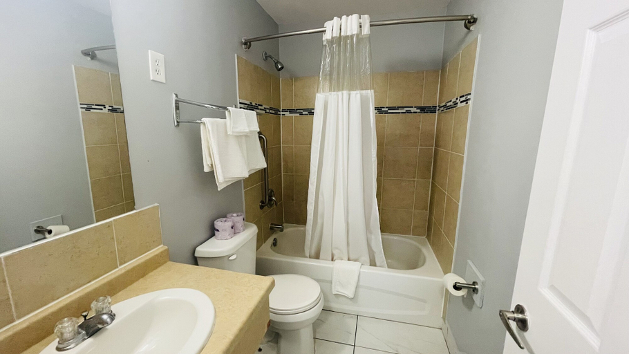 Bathroom 4, Falls Lodge by the Falls, Niagara