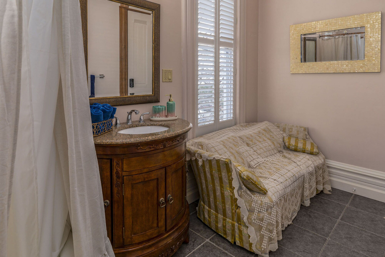 Bathroom 4, Pinc Lady Mansion, Humboldt