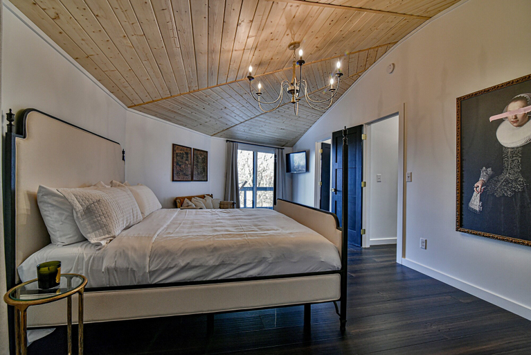 Bedroom 3, La Maison Mirch - Luxe Design Retreat, Buncombe