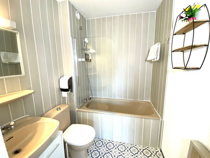 Bathroom 4, Le Balcon des Ecrins, Hautes-Alpes