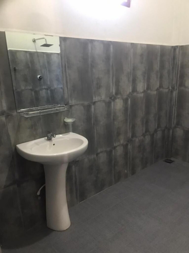Bathroom 3, Amis hotel, Jaffna