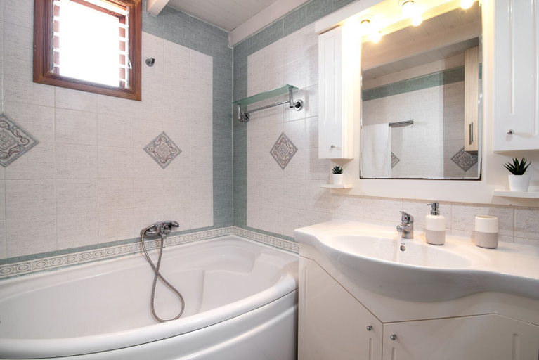 Bathroom 4, MTC-NS Apartments by the Airport, Attica