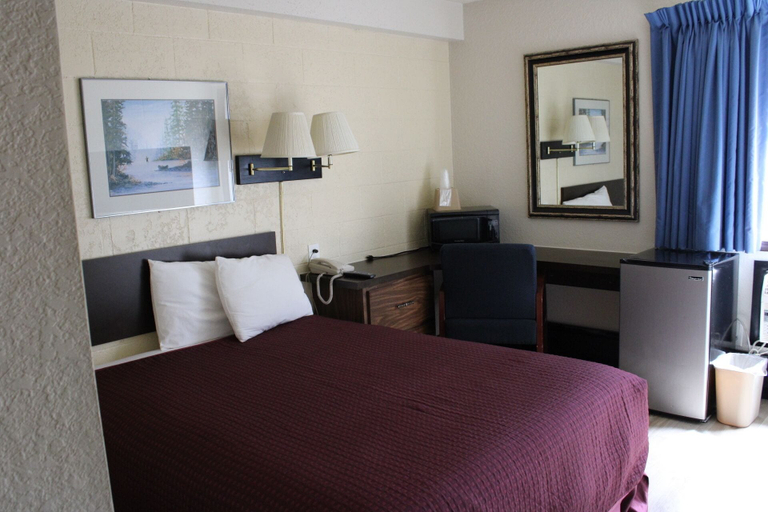 Bedroom 4, Aero Inn, Flathead