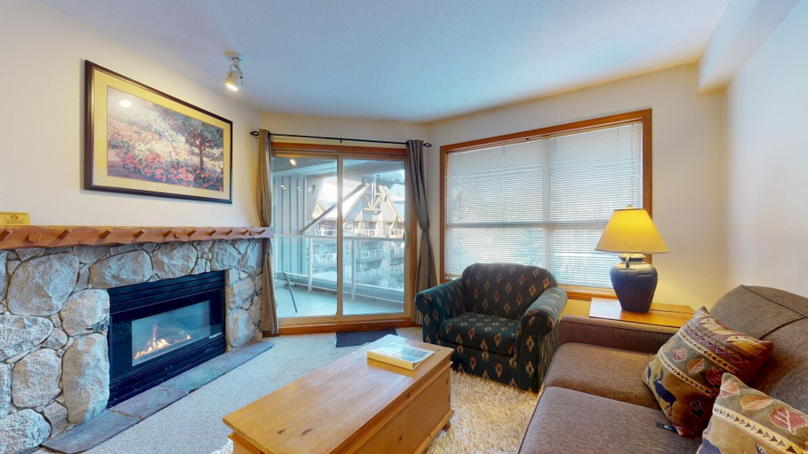 Room 2, Aspens One Bedroom Unit, Squamish-Lillooet