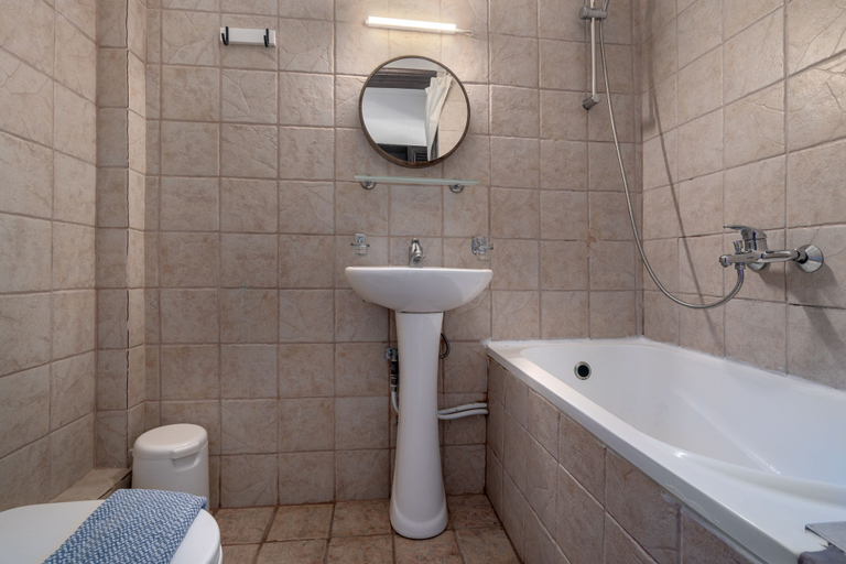 Bathroom 5, Margi House, Thessaly