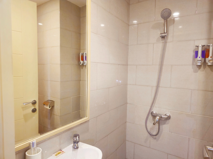 Bathroom, Pinky Rose at Anderson Apartment, Surabaya