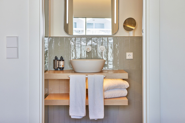 Bathroom 5, Universal Hotel Aquamarin, Baleares