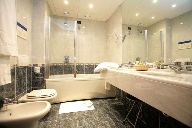 Bathroom 4, Pacific Hotel Fortino, Torino