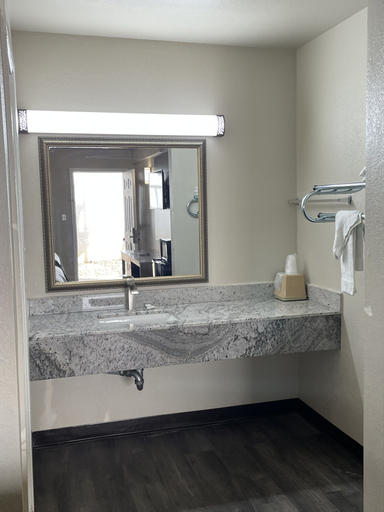 Bathroom 3, Masters Inn Atlanta - Doraville at I-85 & 285, DeKalb