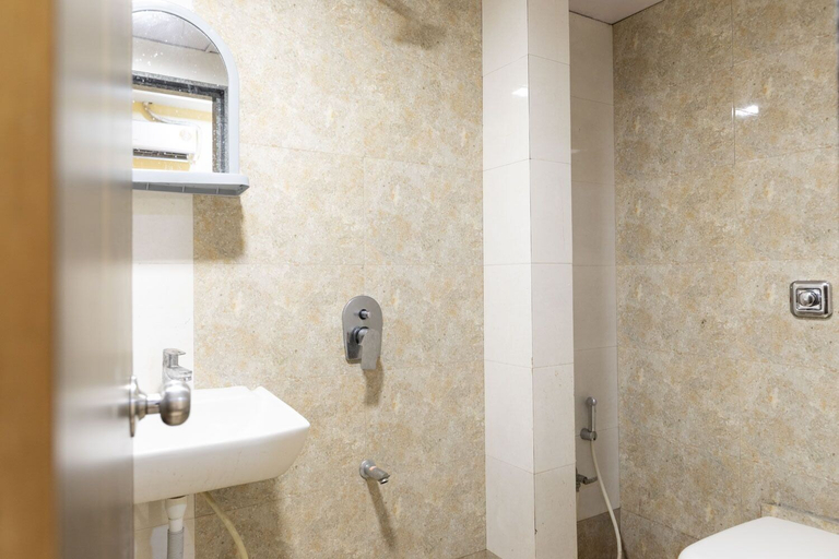 Bathroom 5, Hotel Elite 59, Mumbai Suburban