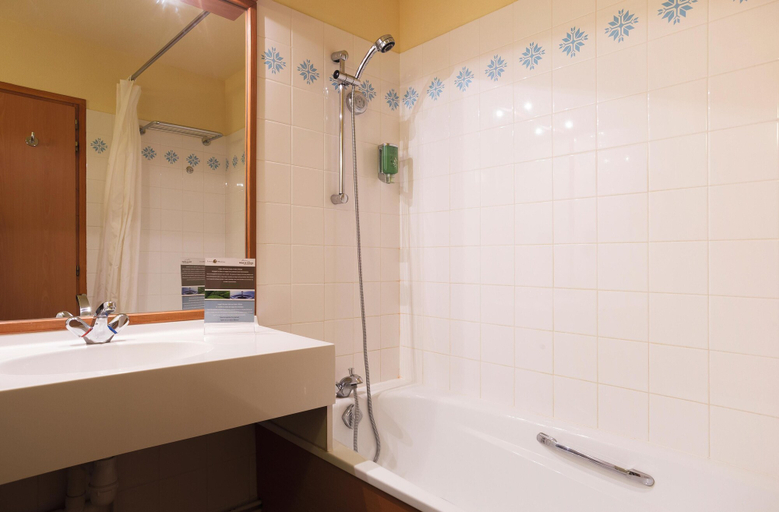 Bathroom 3, Hôtel La Plagne Le Terra Nova, Savoie