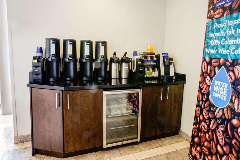 Food & Drinks, Residence & Conference Centre - Niagara-on-the-Lake, Niagara