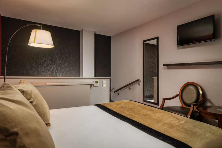 Bedroom 3, Hôtel Des Deux Avenues, Paris