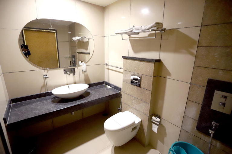 Bathroom 3, HOTEL BLUE PEARL, Bhopal