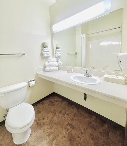 Bathroom 4, Days Inn by Wyndham Grande Prairie, Division No. 19