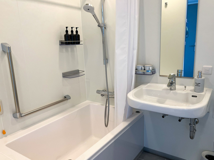 Bathroom 4, SETOUCHI KEIRIN HOTEL 10 by Onko Chishin, Tamano