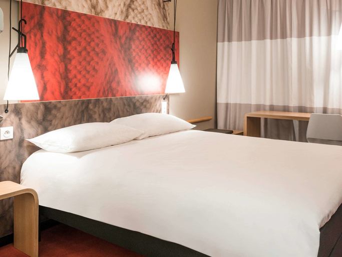 Bedroom 3, ibis Caen Porte d'Angleterre, Calvados
