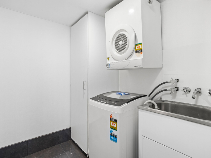 Bathroom 2, Unit 24-24 Hamilton Ave Surfers Paradise, Gold Coast