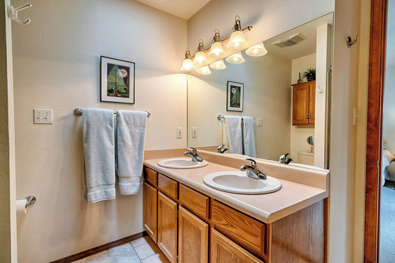Bathroom 3, Forest Heights, Coconino