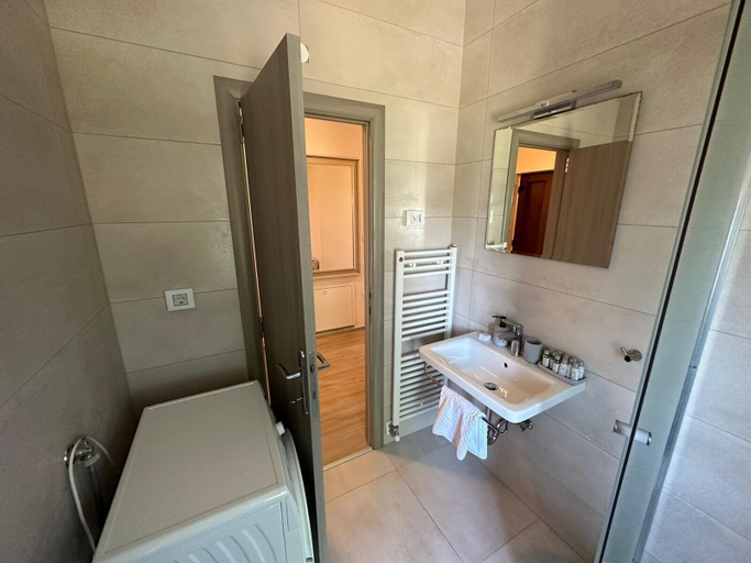 Bathroom 3, Villa Rosa, Medulin