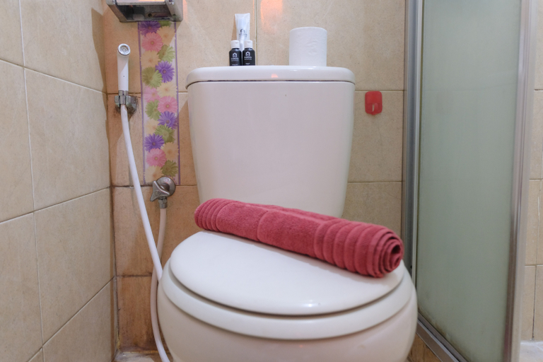 Bathroom 5, Homey Studio Apartment at Grand Setiabudi By Travelio, Bandung