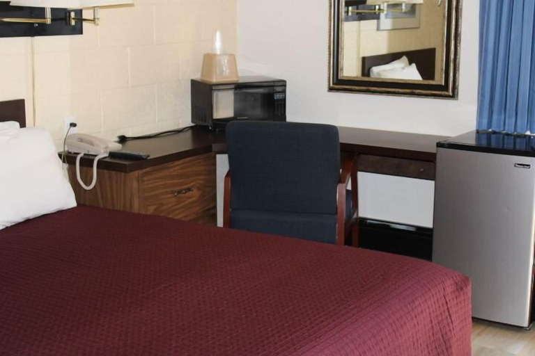 Bedroom 4, Aero Inn, Flathead
