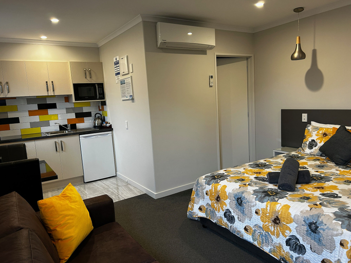 Bedroom 3, BigSky Motels, Waitaki