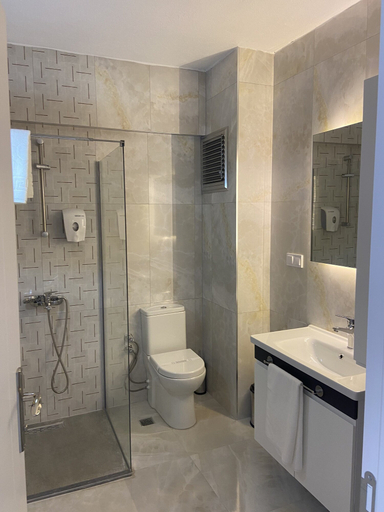 Bathroom 3, JK Business, Merkez