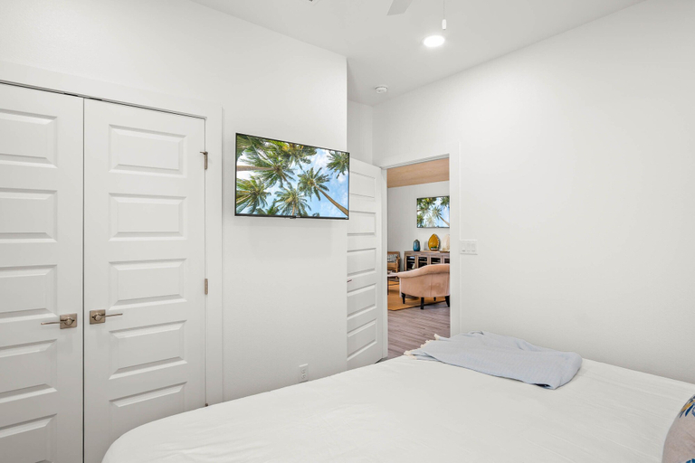 Bedroom 3, Ocean's 11th, Nueces