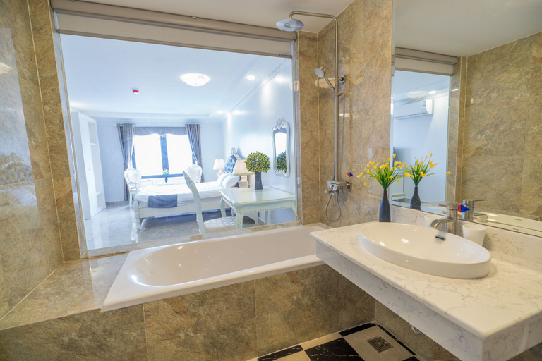 Bathroom 4, Tan An Palace, Hồng Bàng