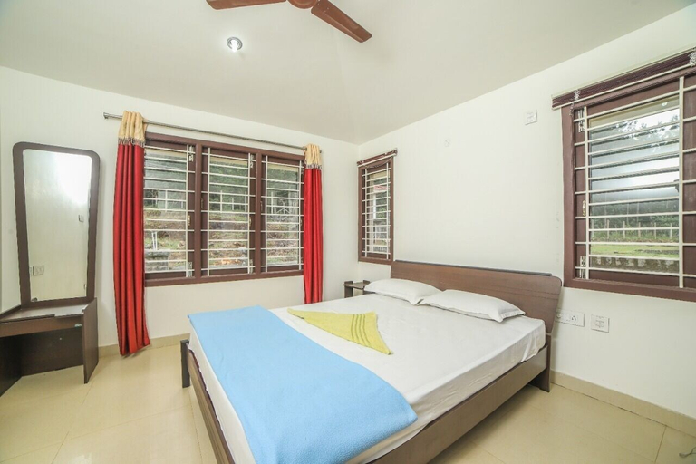 Bedroom 3, Goldenoaks Resort, Salem