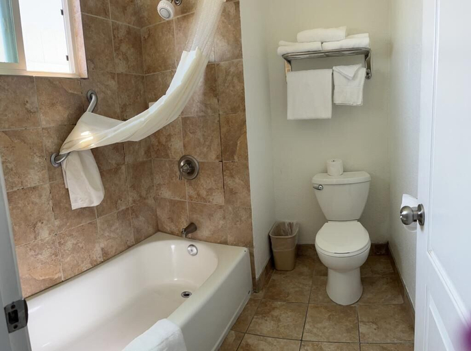 Bathroom 5, Ocean Palms Motel, San Luis Obispo