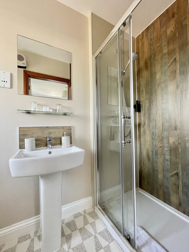 Bathroom 5, Bojangles Guest House, Dumfries and Galloway
