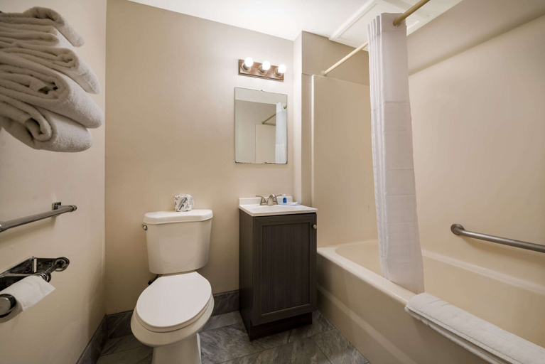 Bathroom 4, Rodeway Inn La Crosse, La Crosse
