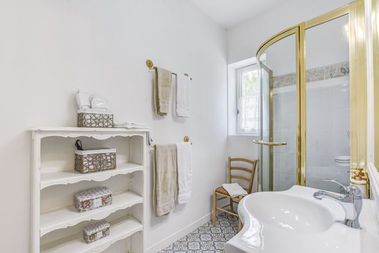 Bathroom 5, Chateau de Pourpry, Tarn