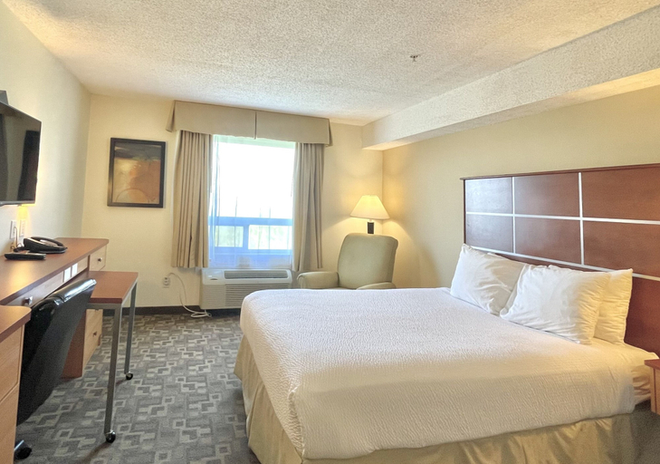 Bedroom 2, Days Inn by Wyndham Grande Prairie, Division No. 19